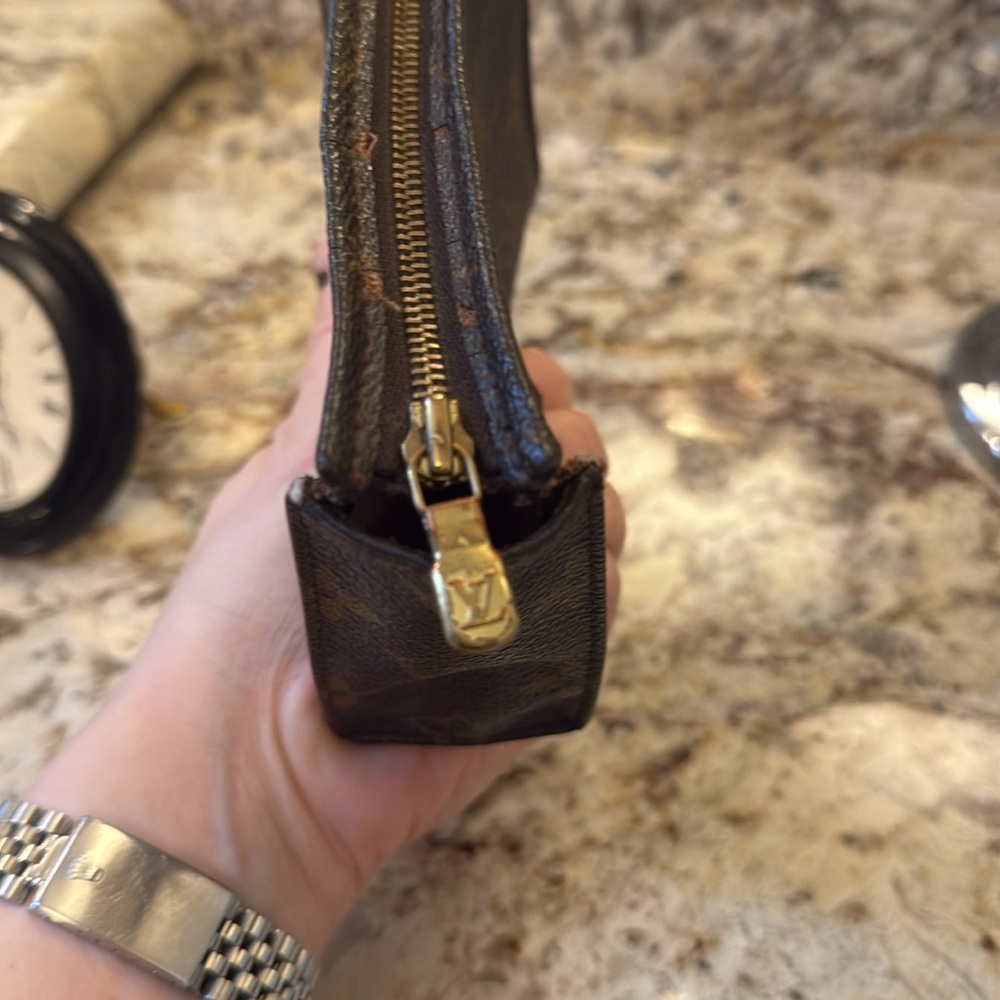 Louis Vuitton Toiletry 15 Monogram - Picture 5 of 8